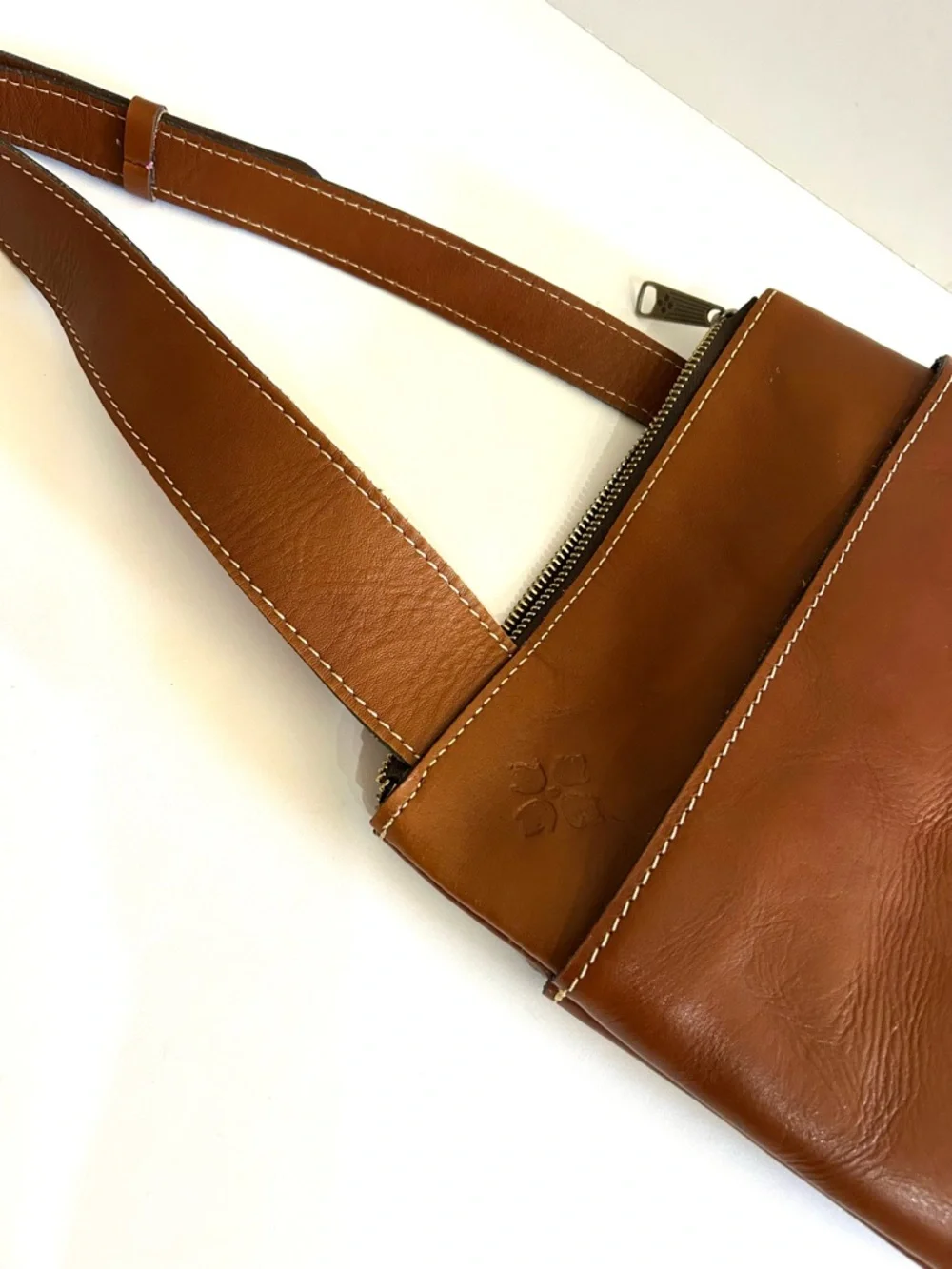 Like New Patricia Nash Tan Leather Messenger Crossbody with Adjustable Strap - Picture 2 of 12